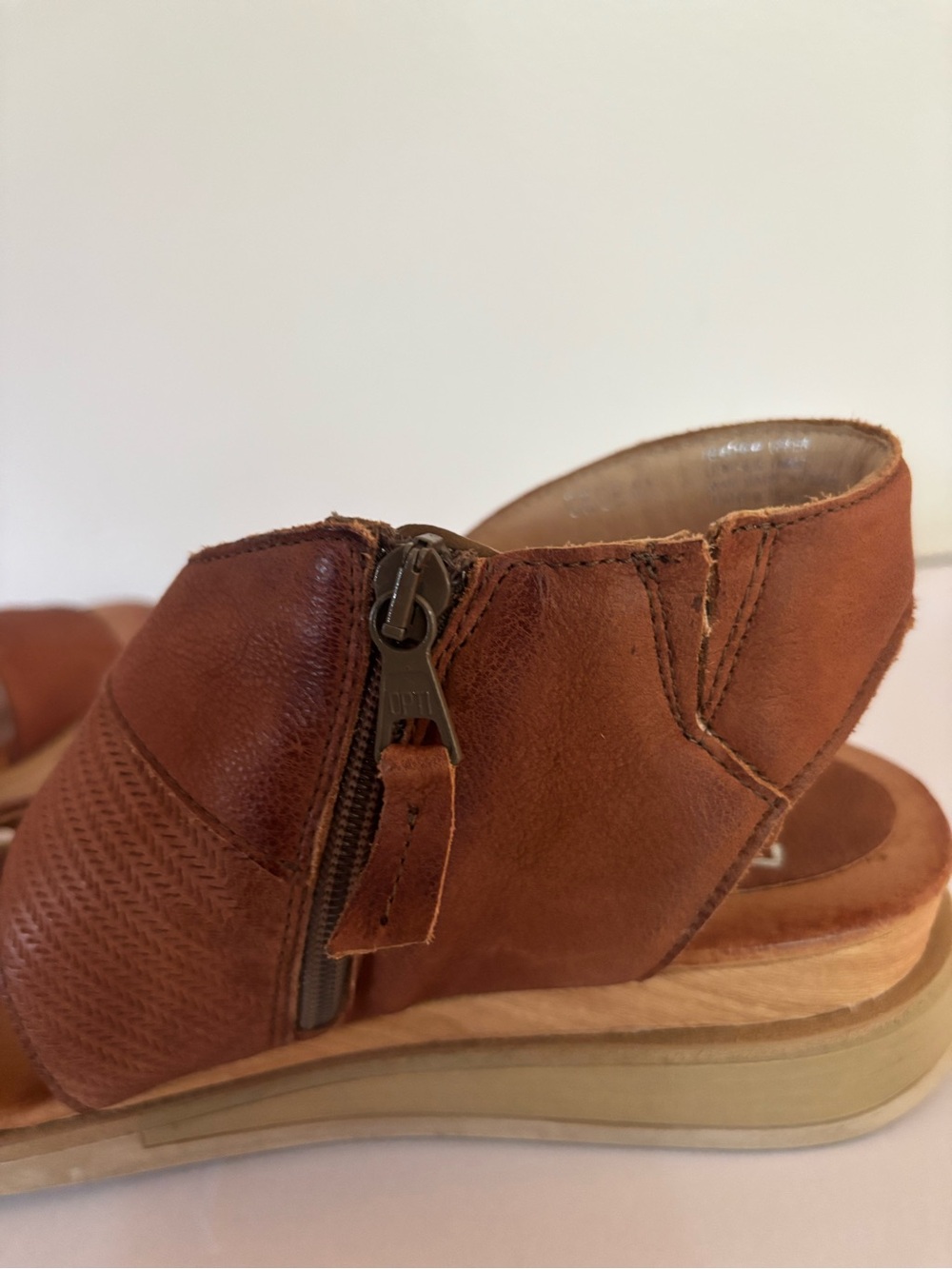 Miz Mooz NY city sandals - Picture 9 of 13